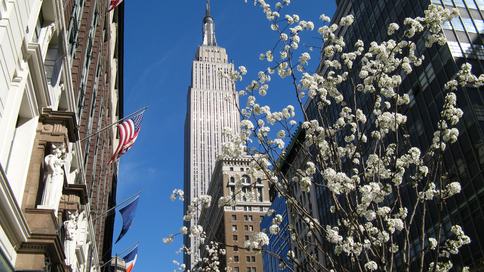 Empire_State_Building_during_spring