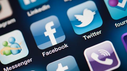 Social-Media-Apps-on-Iphone-00176961