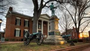 courthouse-00595302xAC2B5-300×200