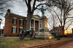courthouse-00595302xAC2B5-300×200