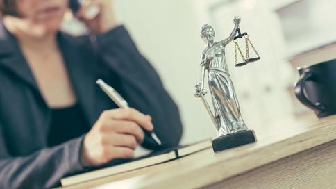 jennifer-brust-awarded-campbell-smith-thompson-award-by-the-arlington-county-bar-foundation
